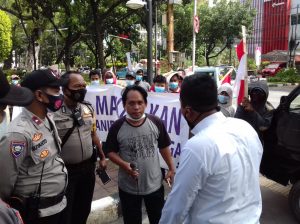 Mahasiswa GMCJ Gelar Aksi Turunkan Anies Baswedan di Gedung DPRD DKI Jakarta, 106 Anggota Dewan Tak ada di Tempat?