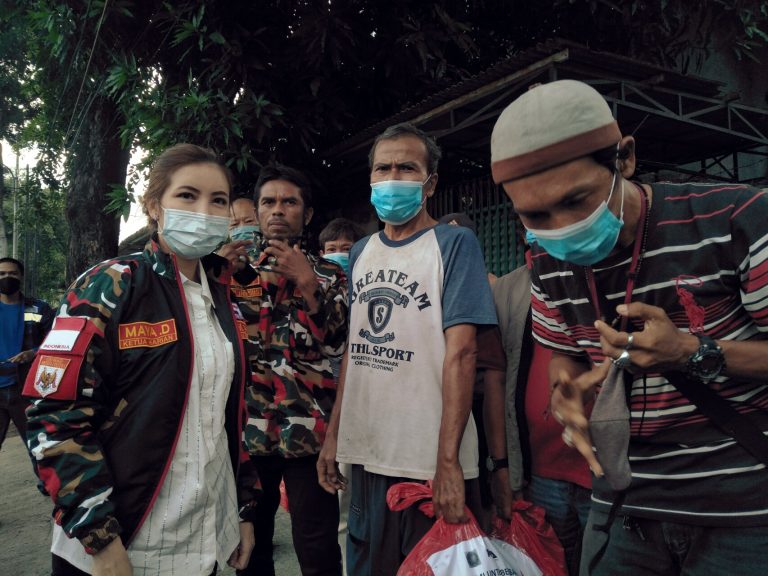 Maya Damayanti Berbagi Bansos bagi Keluarga Terdampak Covid-19