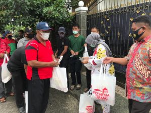 Peduli Banjir, Hj. Rizayati Salurkan 10 Ribu Paket Sembako di Wilayah Jobodetabek dan Subang