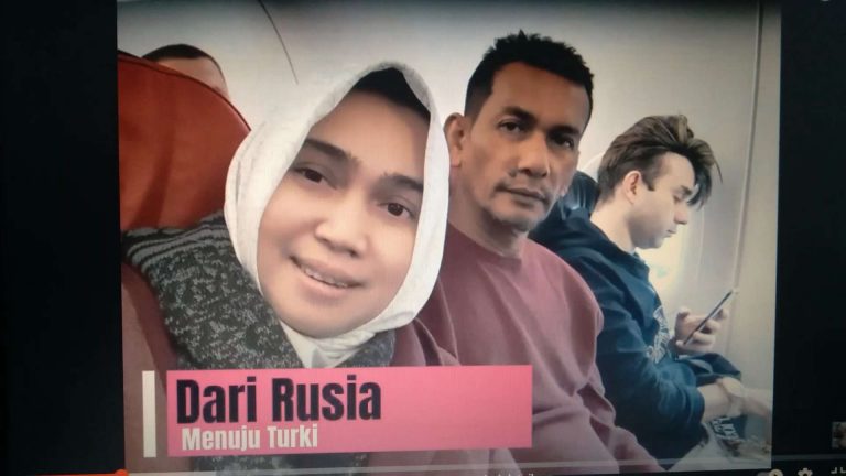 Hj.Rizayati bersama sang Suami tercinta,bang Imran dalam perjalanan dari Rusia ke Turki