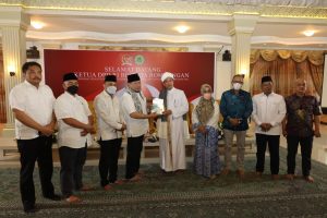 Ketua DPD RI Dapat ‘Ijazah Khusus’ dari Abuya Muhyidin Sumedang Agar Niat Mulia Tercapai