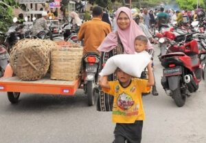 Jelang Puasa Ramadan, Hj Rizayati Bagikan 1.000 Paket Daging Meugang, Beras dan Sejumlah Uang bagi Anak Yatim dan Fakir Miskin 