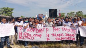 Aksi Damai di Depan Pos 2 PT. Riau Andalan Pupl and Paper, Ini Tuntutannya….