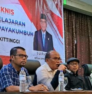 Guru SMA di Payakumbuh Dibekali Bimtek Digitalisasi Pembelajaran: Supardi: Jika tak Miliki Motivasi Mengelola Aplikasi, Tetap Terbelakang