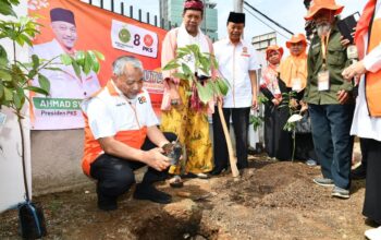 Hari Pertama Kampanye PKS Tanam Sejuta Pohon, Syaikhu: Wujudkan Indonesia Hijau