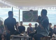 Anies Janji Bangun Lapangan Sepak Bola Berstandar FIFA di Perkampungan Maluku